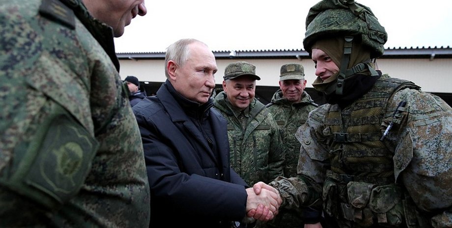 путін разом із військовими