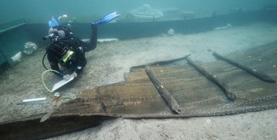 дайверы, корабль, затонувший корабль, судно, археологи, археология, исследования, море, лодка, древний корабль, древние люди, Хорватия, залив, Средиземное море