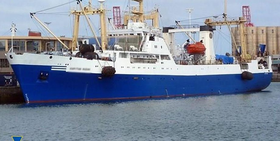 Українське промислове судно в Середземному морі в Іспанії