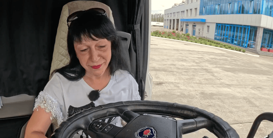 водійка, перевезення, вантажівка