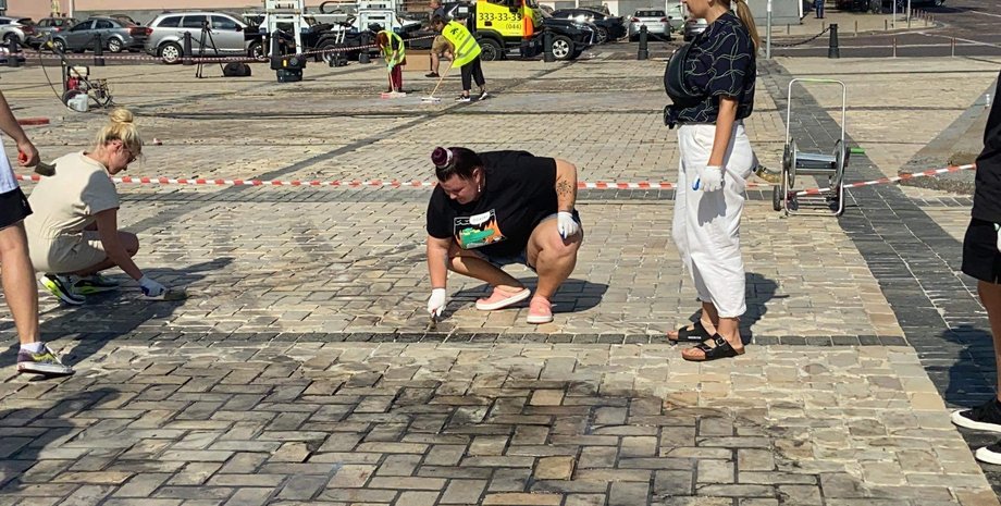 Alyona Alyona допитають в поліції після дріфту на Софійській площі