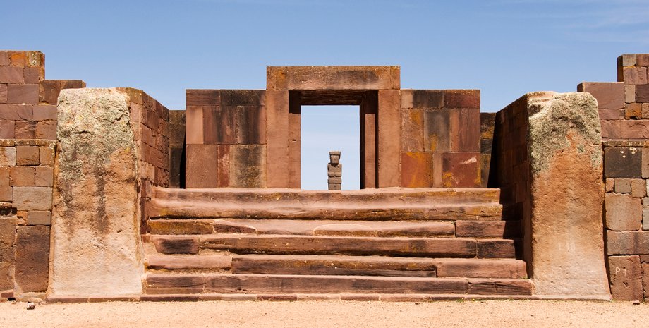 доколумбовая цивилизация Тиванако построила Храм камней, стоящих