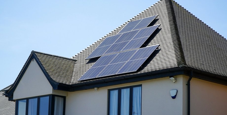 Солнечные панели на крыше дома Солнечные панели на крыше дома