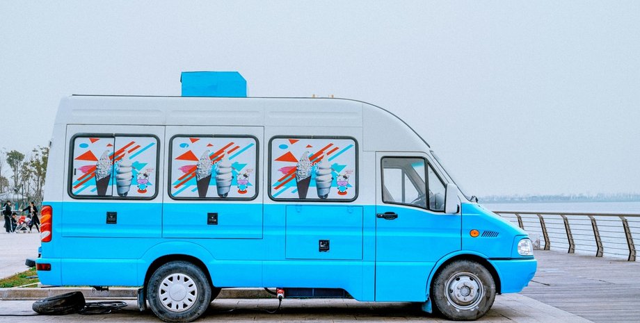Женщина впервые за 43 года купила мороженое из фургона: цена на вкусности ее ошеломила