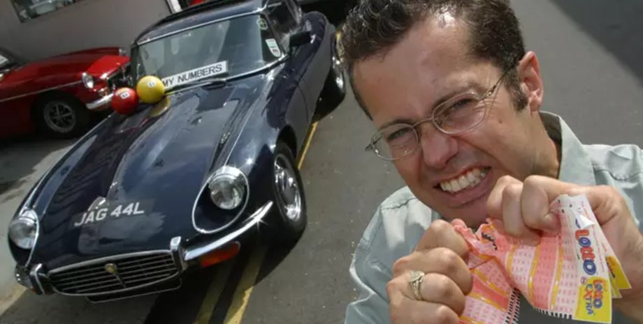 Мужчина, авто, машина, билет, лотерея