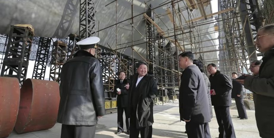 Кім Чен Ин на будівництві
