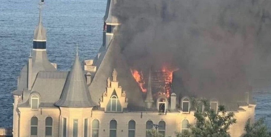 Пожар в замке "Гарри Поттера" замок "Гарри Поттера", ракетная атака, ракетный удар по Одессе