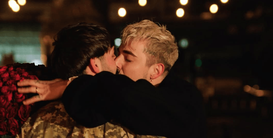 Меловин обручился с военным Петром Злотеем