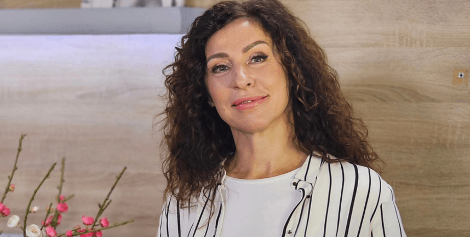 Надежда Матвеева, стена, цветы