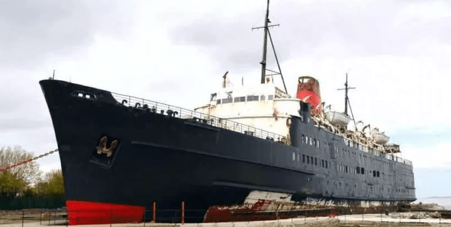 Покинутий корабель, судно, TSS Duke of Lancaster, творці "Титаніка", корабель-привид, застиглий у часі, парк розваг