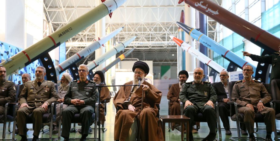 Іран, аятола, Алі Хаменеї, аятола Хаменеї, КВІР, вартові іранської революції, Тегеран, політика Тегерана,