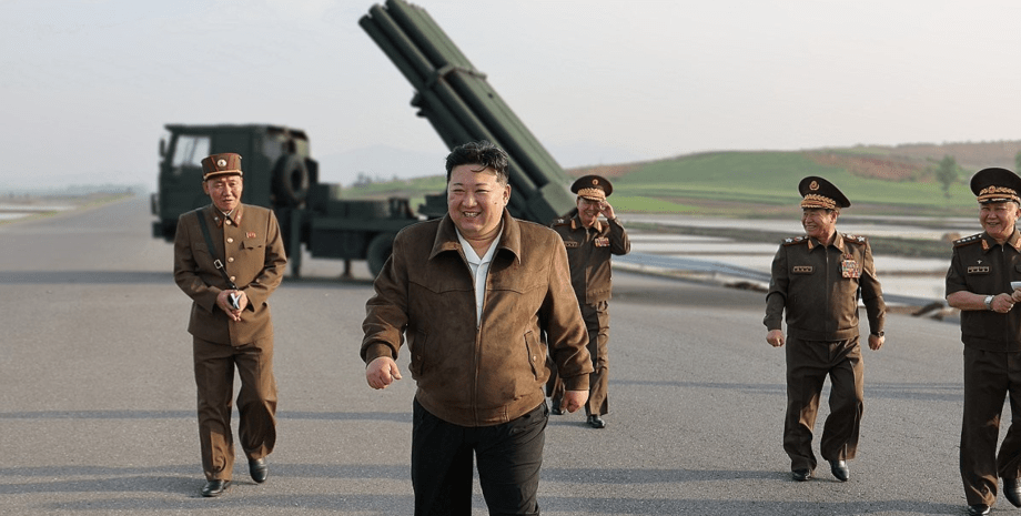 Secondo i giornalisti, il capo della Corea del Nord Kim Jong, ha visitato person...