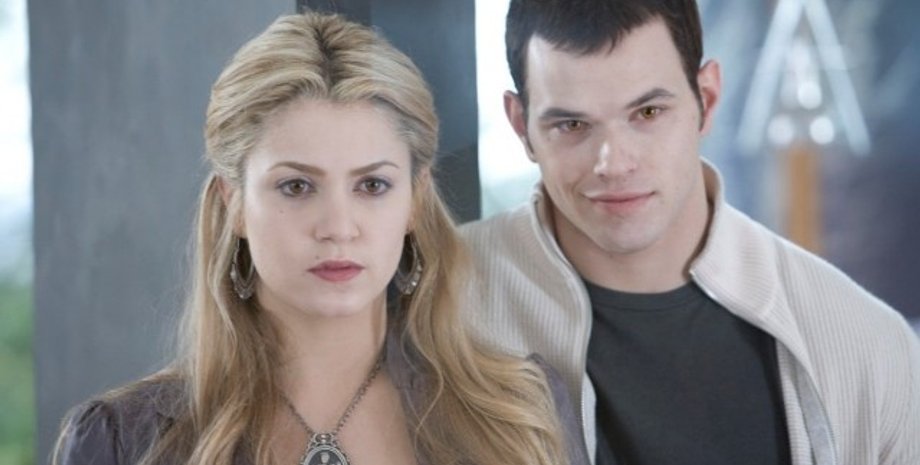 Ніккі Рід, Розалі, Сутінки