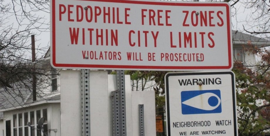 Плакат, сообщающий об отсутствии педофилов в городе Вапелло / Фото: wikipedia.org