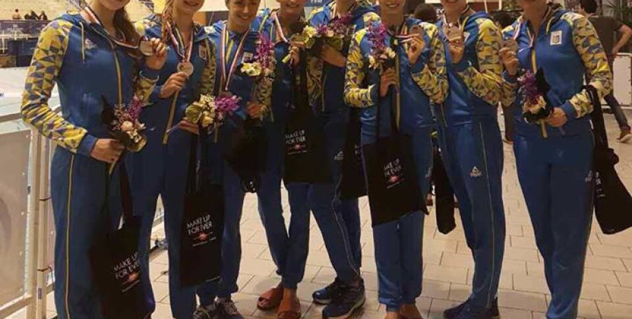 Команда Украины по синхронному плаванию / Фото: facebook.com/olympicua