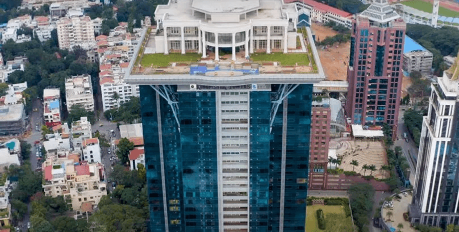 Не встиг побувати всередині, особняк на даху, будинок на даху хмарочоса, Віджай Маллья, мільярдер, побудував величезний особняк, втік із країни,