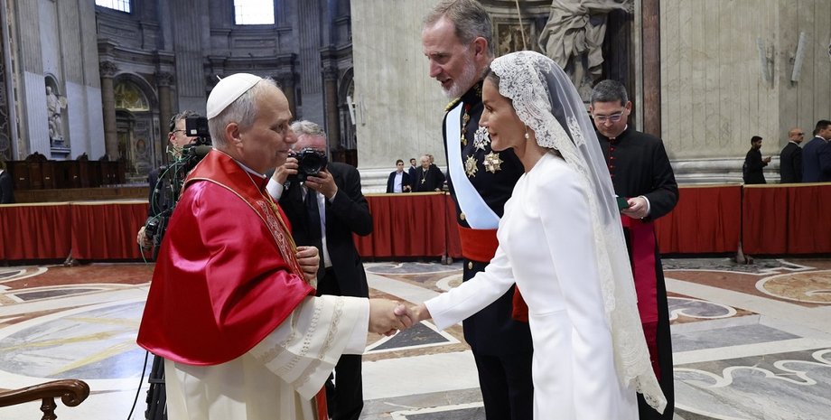 Королева Іспанії Летиція, король Іспанії, папа римський