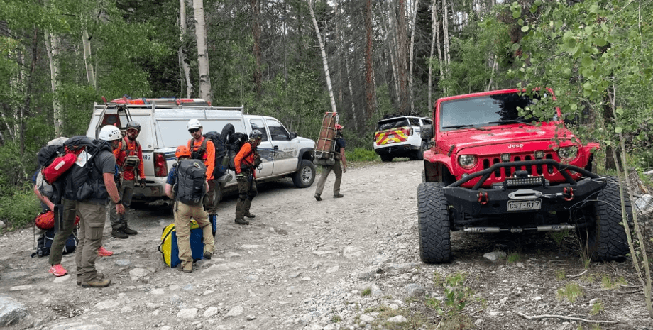 Спасательная операция, мужчина потерялся в горах, ураган, спасатели, поиск мужчины в горах, неудачный корпоратив, потерялся в лесу