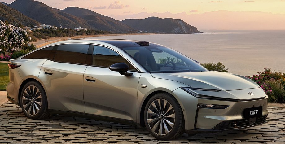 электромобиль Toyota bZ7