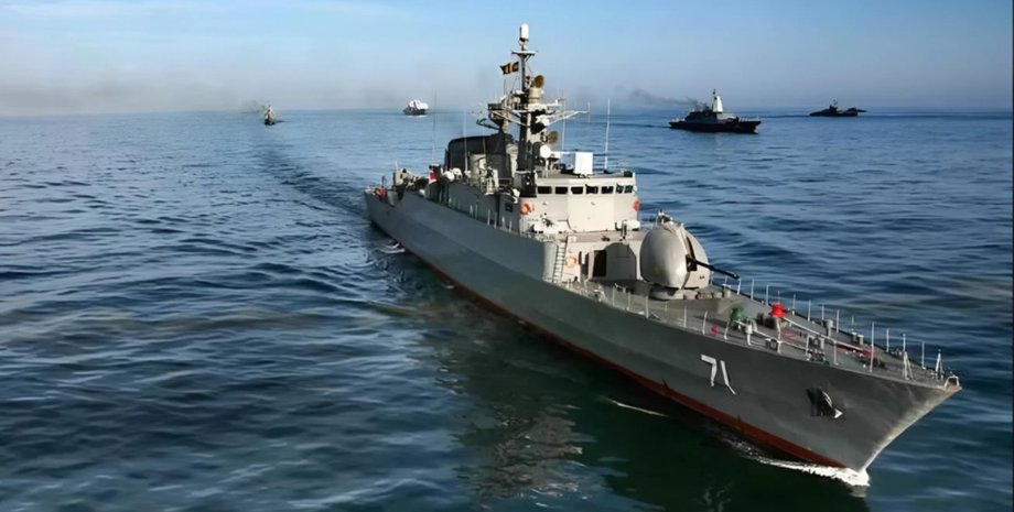 Корабель IRIS Dena Ірану у морі
