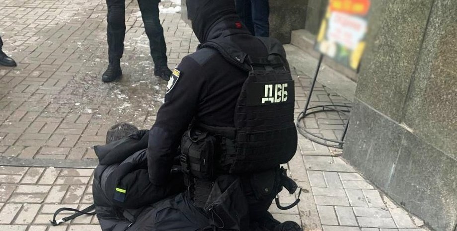 должности в МВД, Денис Монастырский, задержание мошенника