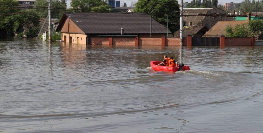 спасатели, ГСЧС, резиновая лодка, потоп, наводнение, затопление, Каховская ГЭС, Херсонская область, Херсон