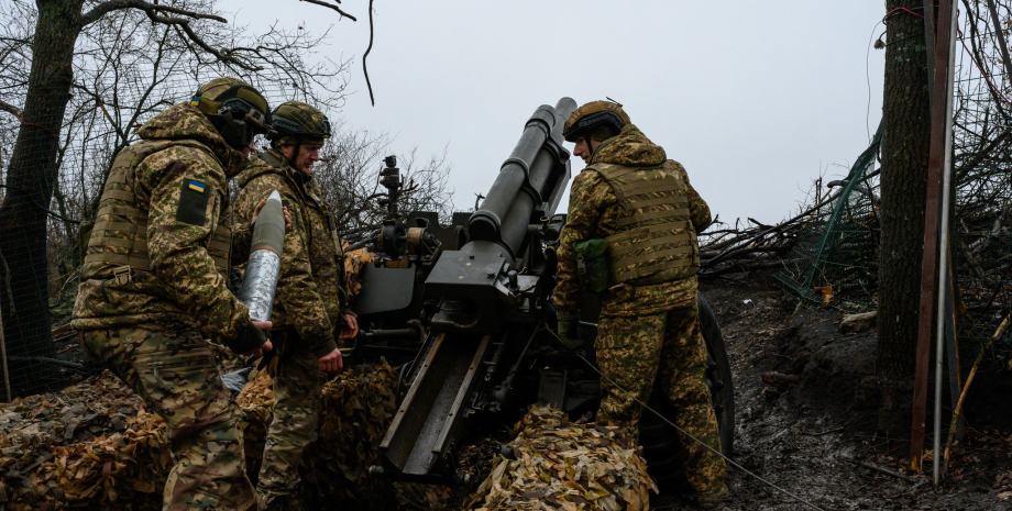 Хід боїв на цій ділянці фронту визначає специфіка місцевості. Тут не можна з лег...