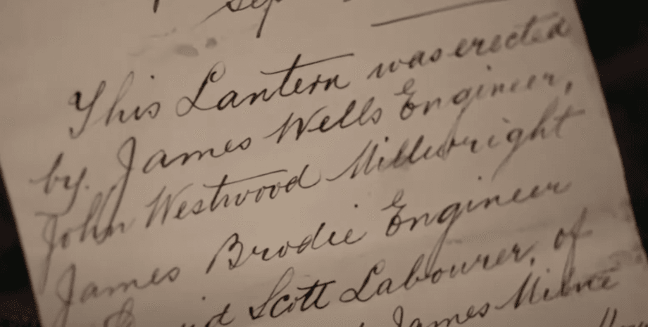 Лист, послання в пляшці, старовинний лист, послання з минулого, знахідка, старовинний маяк, лист у стіні, незвичайна знахідка