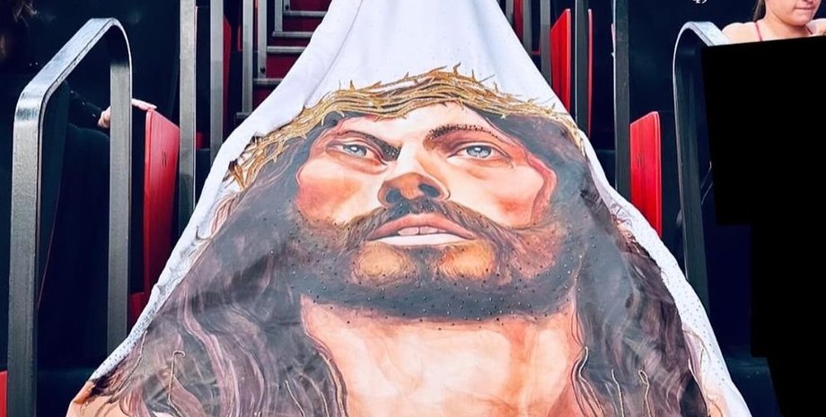 Массиэль Таверас, платье, иисус христос, каннский кинофестиваль, канны 2024