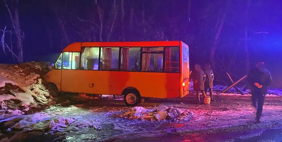 маршрутка, зіткнення маршрутки, маршрутка в'їхала до блокпосту, аварія Чернігівська область