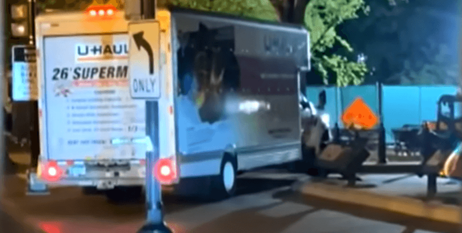 грузовик, Белый дом, таран