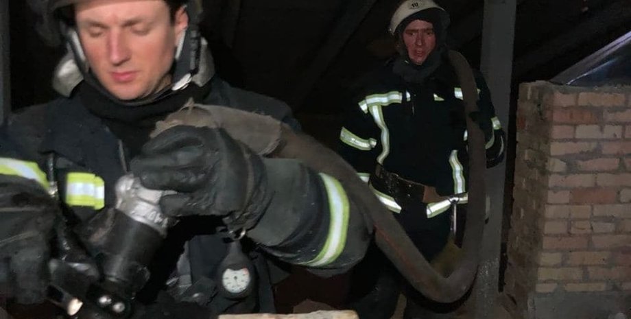 пожарники, спасатели, пожар, тушение