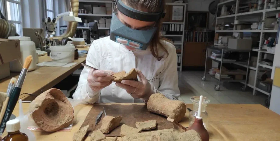 розкопки, артефакти, амфора, дослідження, рим, римські війська, табір, печі, вугілля, Римська імперія, Німеччина, військові, побут, Август, фрагменти, вино, історія, германські племена