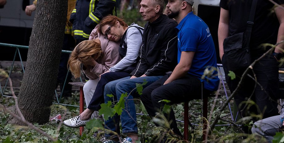 Родители после обстрела Киева ждали известия о сыне после обстрела