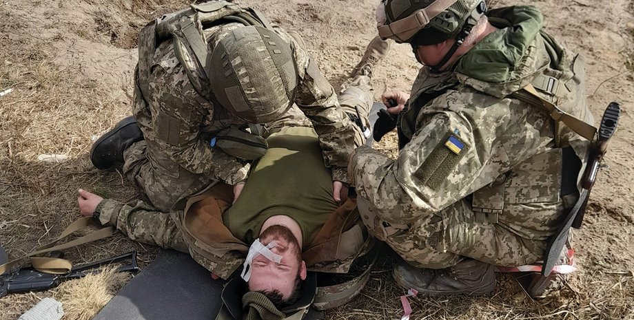 "Ні зайти, ні заїхати": поранені у Покровську можуть чекати на евакуацію 50 днів, — медик