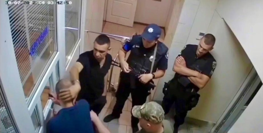 Черновцы, избиение, полиция, ТЦК, ГБР