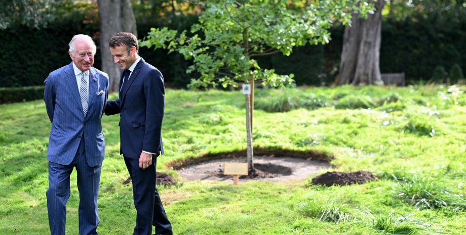 король чарльз посадил дерево, король чарльз и камилла во Франции, британская резиденция в Париже, королева елизавета II