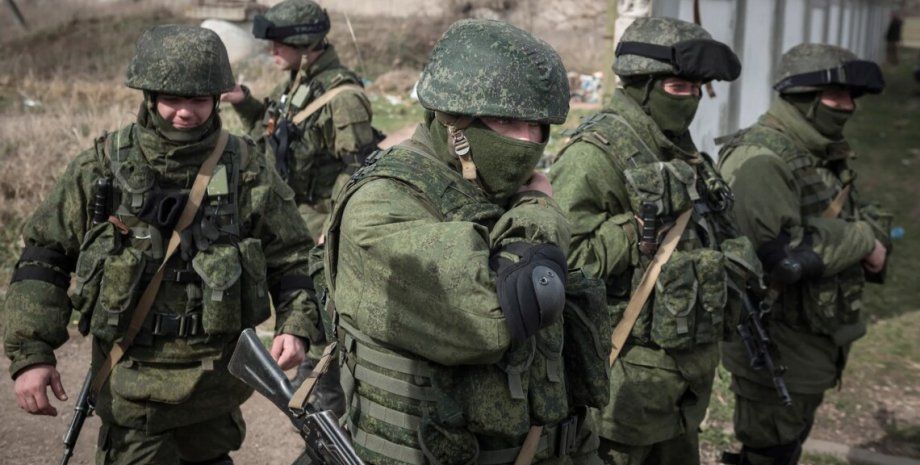 Según los periodistas, la infantería rusa ya no se queda en las trincheras, y el...