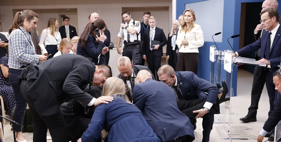 министр Швеции Элизабет Ланн упала на первой пресс-конференции