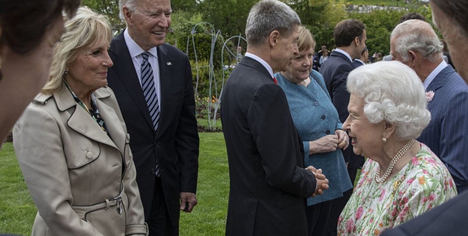 встреча байдена и елизаветы
