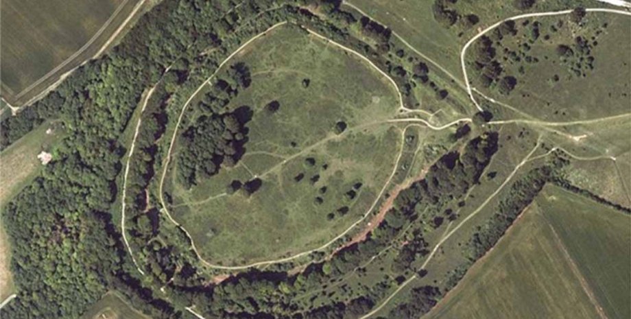 Вблизи Винчестера, Англия, расположено древнее городище железного века Британия, Англия, история, наука, городище, поселение, железный век, прошлое, археология, археолог, артефакты, оборона, сооружение, форт, укрепление, вал, памятник