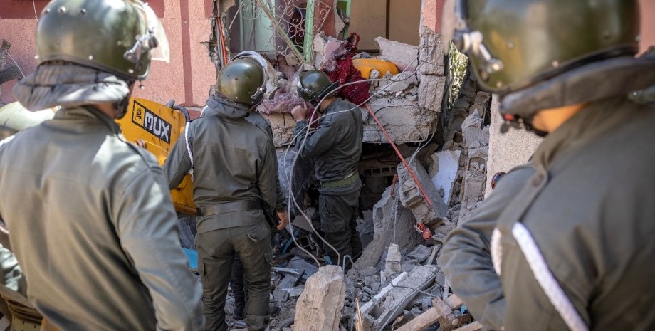 Марокко, землетрясение, спасатели, поиск пострадавших, помощь иностранных государств