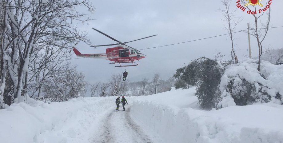 Постояльцы отеля в Италии стали жертвами схода снежной лавины