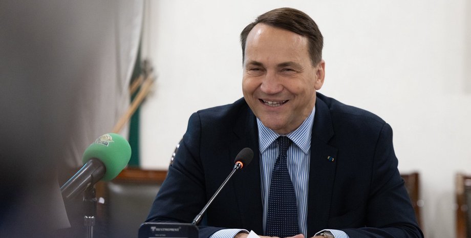 Радослав Сикорский уколол Виктора Орбана