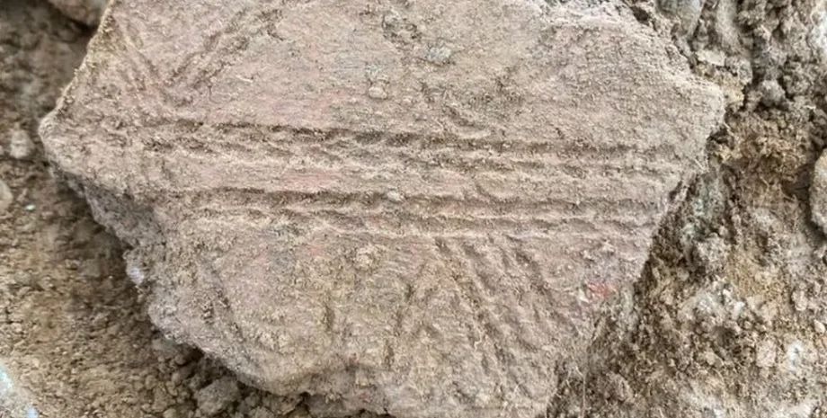 Археологические находки, Ньюквей, бронзовый век, круглые дома, римские здания, керамика, Корнуольское археологическое подразделение, район Тревемпер, эпоха неолита, жилая застройка Тревет, керамика Тревискерской посуды, каменные орудия труда,