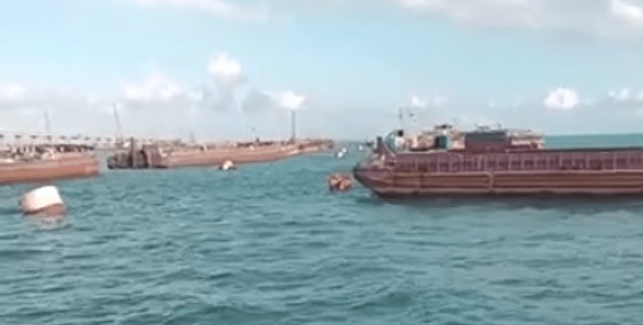 Кримський міст, баржа, Чорне море,