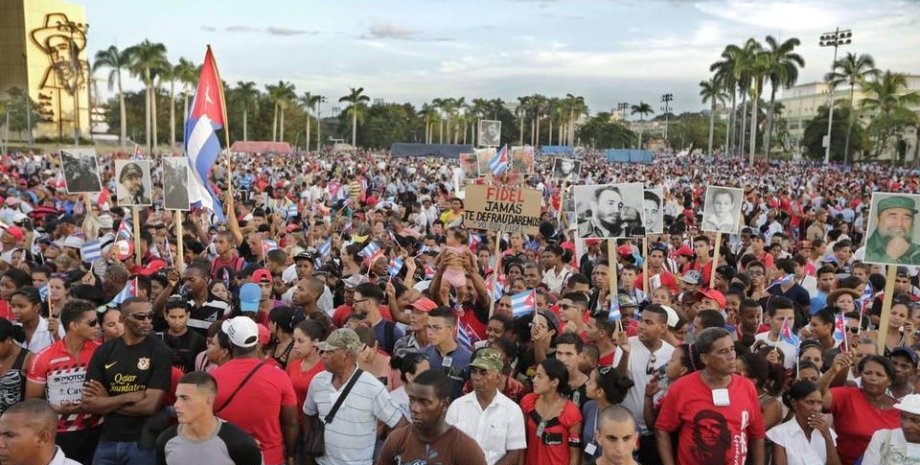 Траурный митинг в Сантьяго-де-Куба / Фото: elnuevoherald.com