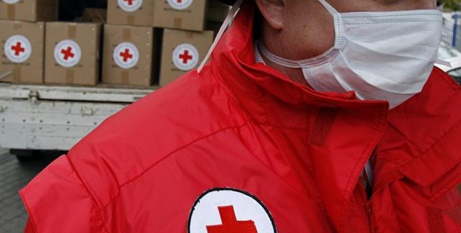 Сотрудник Красного Креста / Фото: zn.ua