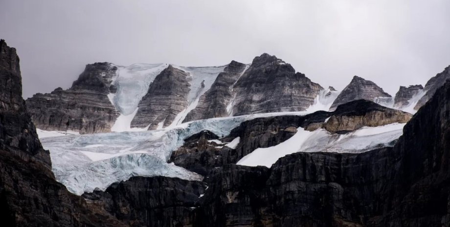 Тоналіт, трондьєміт і гранодіорит були першими континентальними породами гірські породи, стародавні гірські породи