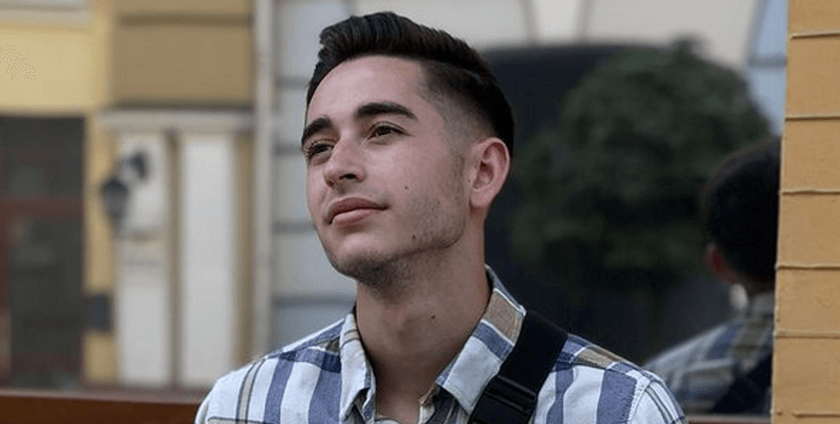 Роман Сасанчин, певец, улица, здания